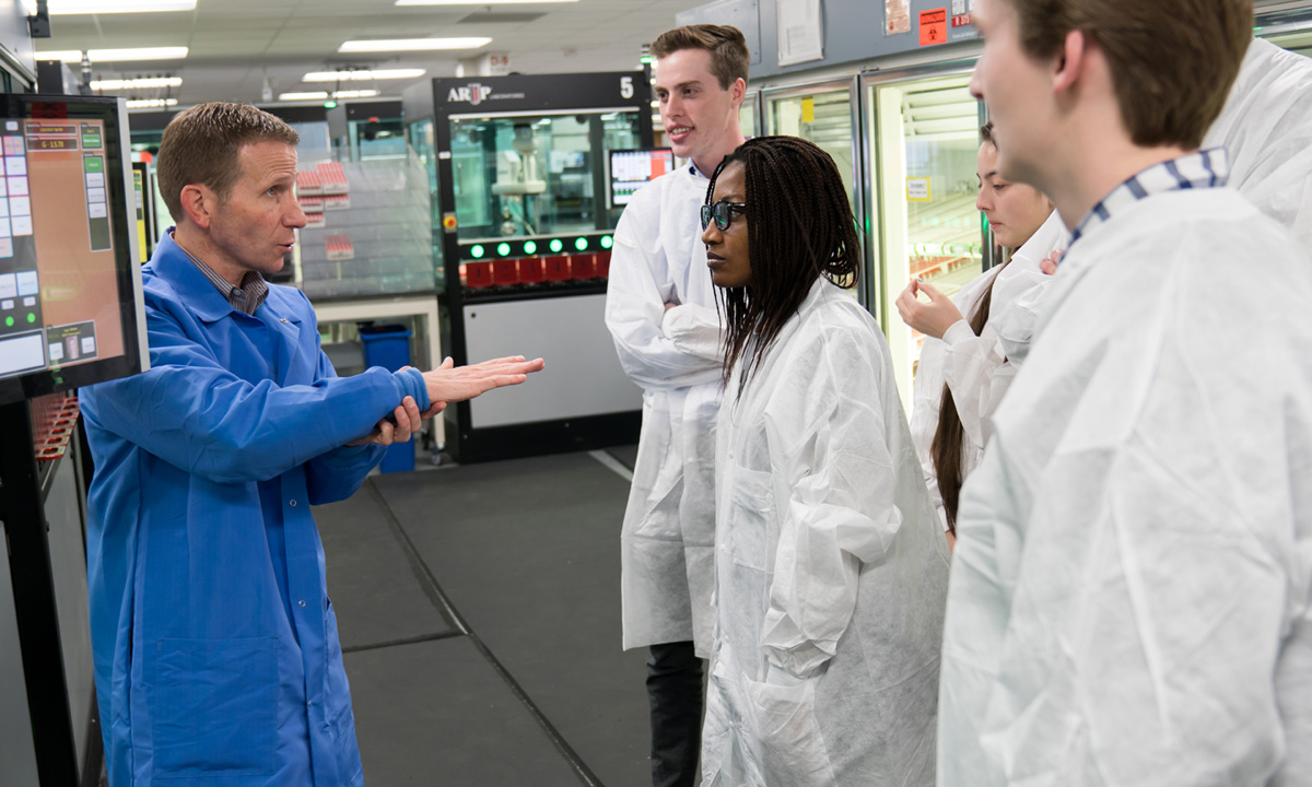 Dave Rogers Gives a Tour of ARUP Specimen Receiving to BYU Bioinformatics Students