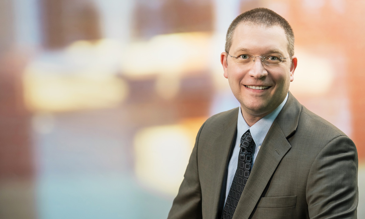 Jonathan Genzen, MD, PhD, headshot photo