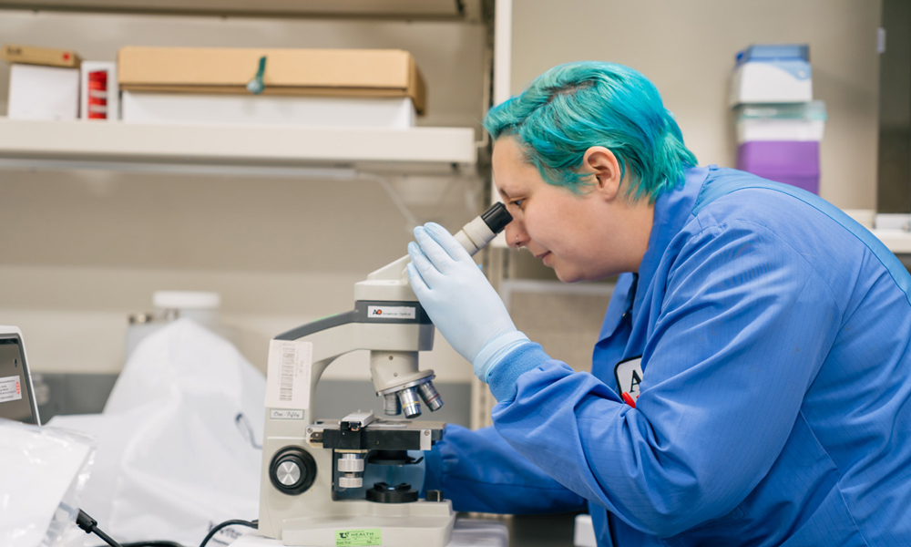 Sierra Cunningham looks through a microscope
